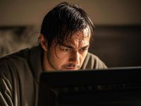 熬夜打工人，你的头发正在 “抗议”！