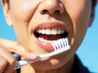 别让刷牙为牙龈出血 “买单”，真实原因在这里