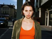 立秋穿衣玄学被科学证实了！这5种颜色最养肺，第3种明星都在穿