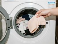 热搜争议：袜子和内裤一起洗，真的会得病吗？医生终于说出了真相！